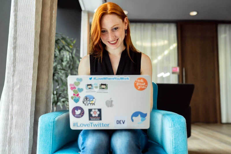 A white femme software engineer working on learning Java using easy-to-learn Java resources